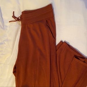 *NEVER WORN* Lululemon Pants NWT